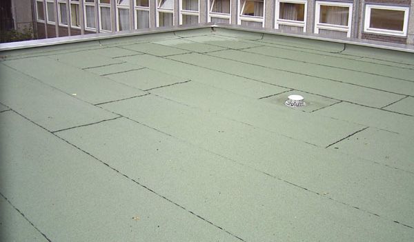 Dachrandausbildung aus Aluminium Mauerabdeckung.