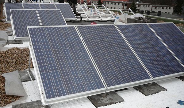 mit integrierter Photovoltaikanlage