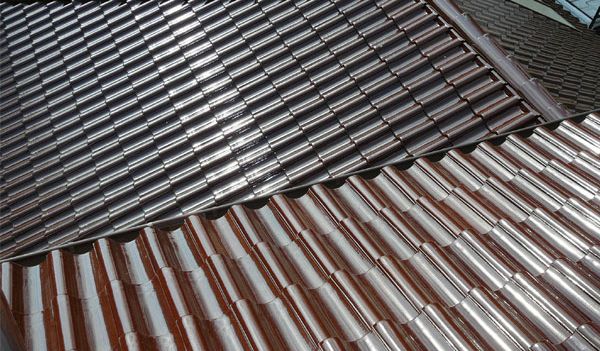 Eindeckung mit glasierten Meyer-Holsen Hohlfalzziegeln